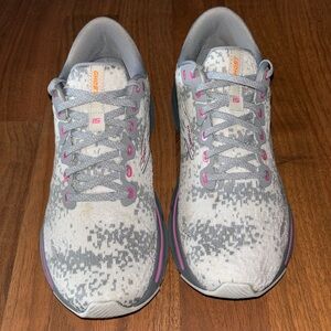 Brooks Ghost 15, women’s size 9.5, dark gray/light gray/pink accents
